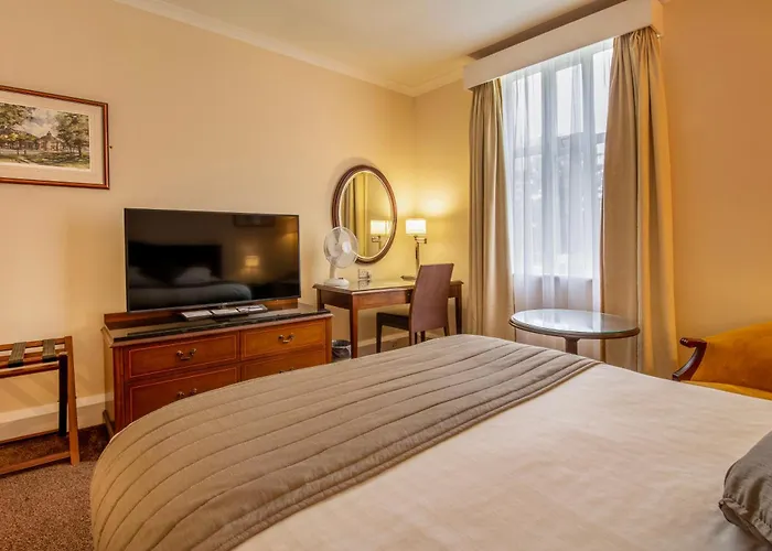 Hollins Hall Hotel, & Golf Bradford (West Yorkshire)